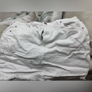 American Eagle White Skirt